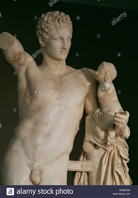 Praxiteles: Hermes con el niño Dionisos en brazos